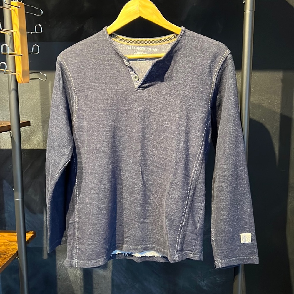 Navy Blue Alexander Julian long sleeve Sz Medium lightweight sweater